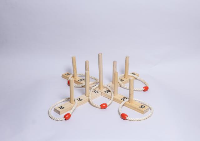 Ringwurfspiel aus Holz