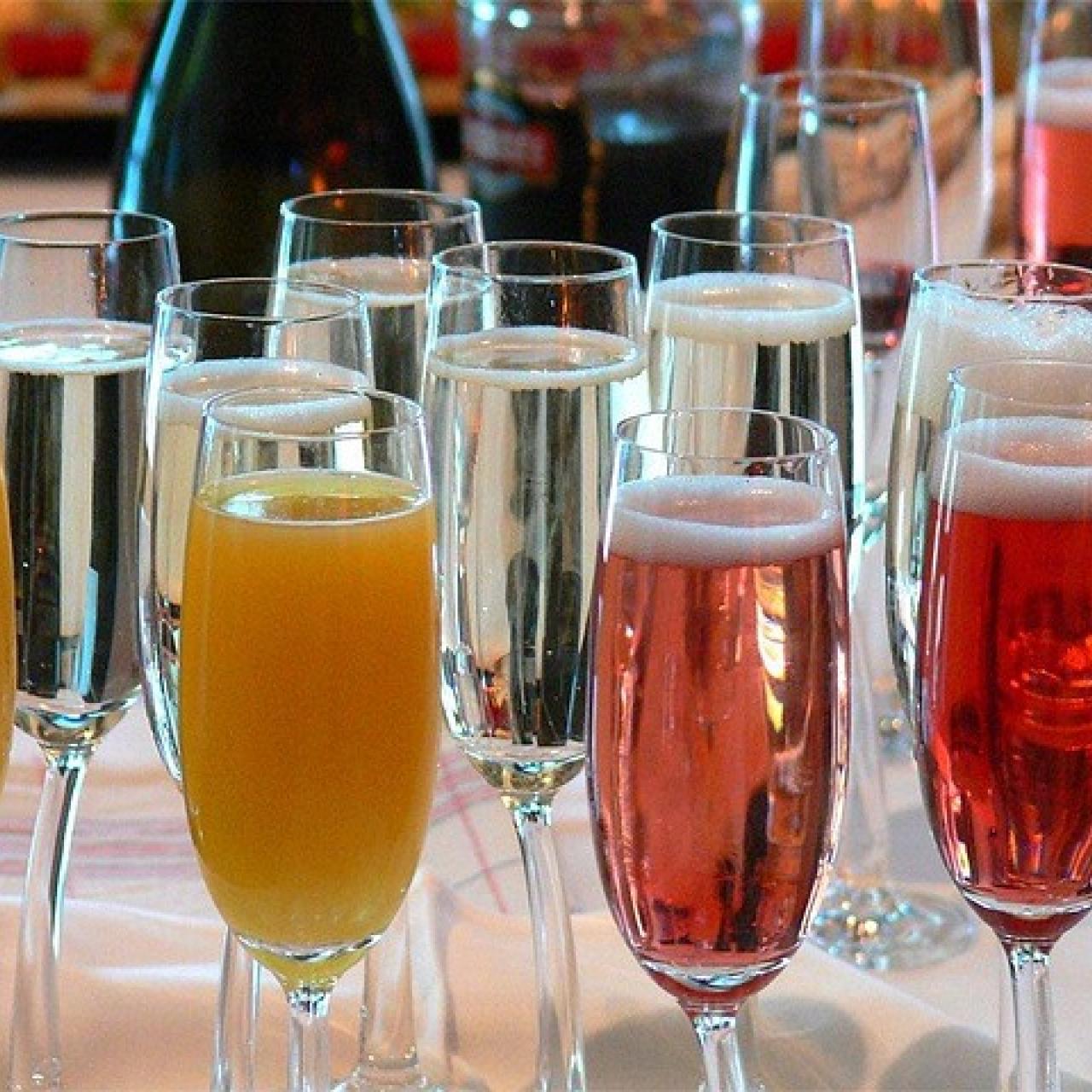 Sektgläser mit Sekt und Sekt Orange